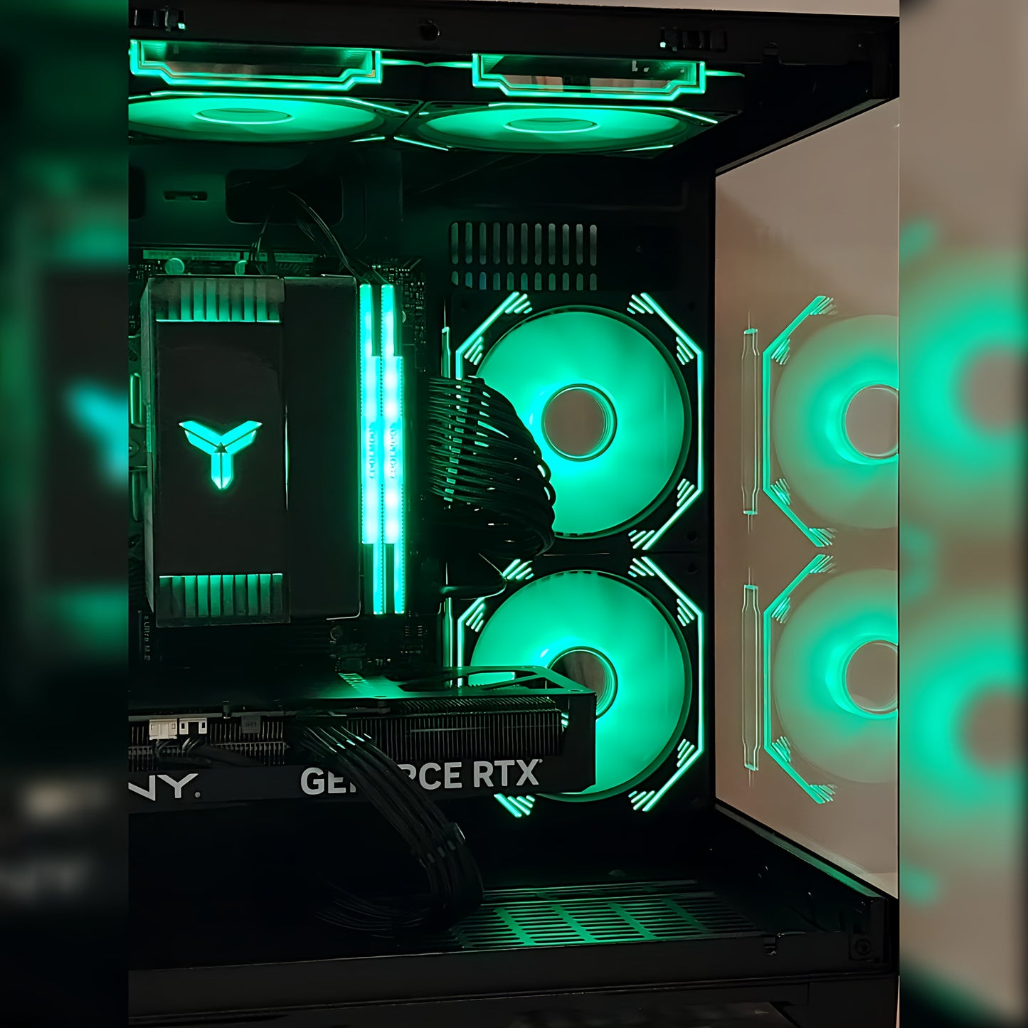 スモールラボ AMD Ryzen7 9700x ガラス2面コンパクト ゲーミングPC ブラック 黒
