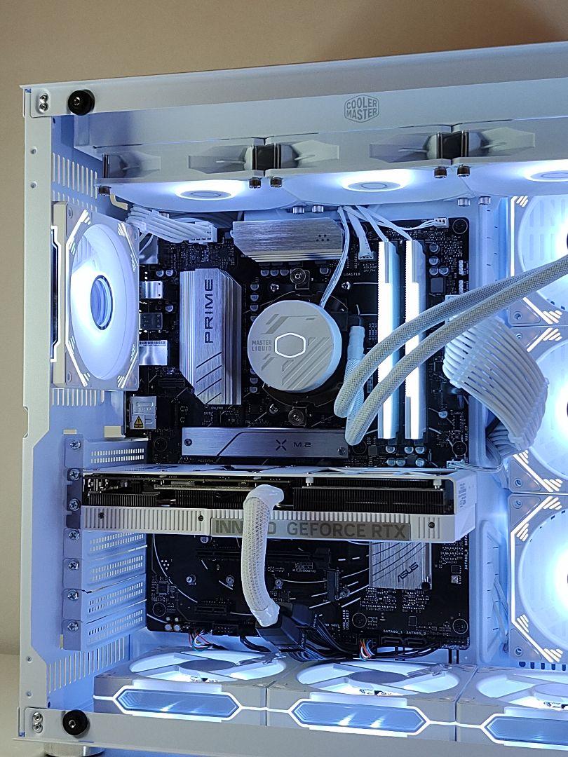 【新品即納LEDゲーミングPC】Ryzen7 9700x RTX5070