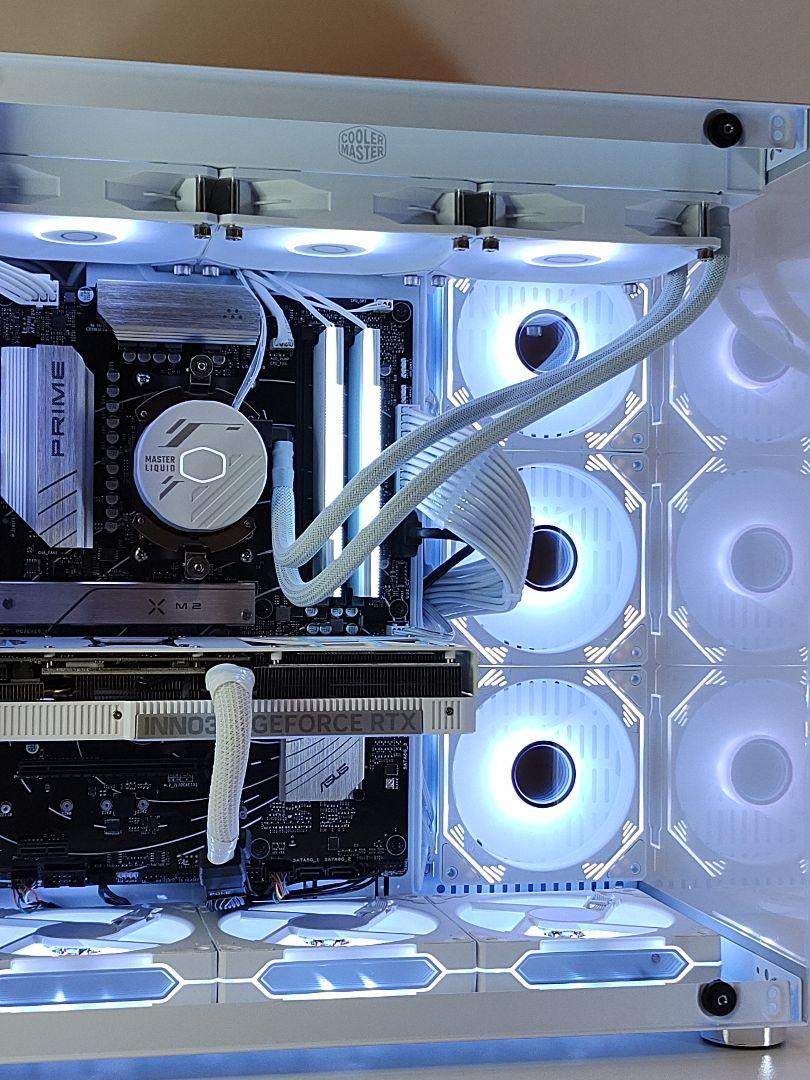 【新品即納LEDゲーミングPC】Ryzen7 9700x RTX5070