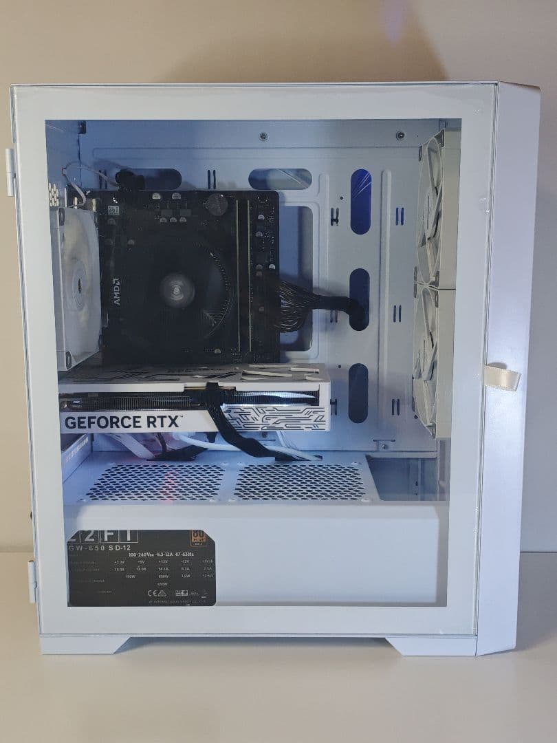 【即納中古ホワイトゲーミングPC】Ryzen7 5700x RTX5060