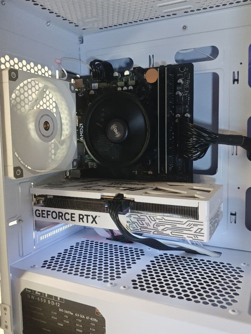 【即納中古ホワイトゲーミングPC】Ryzen7 5700x RTX5060