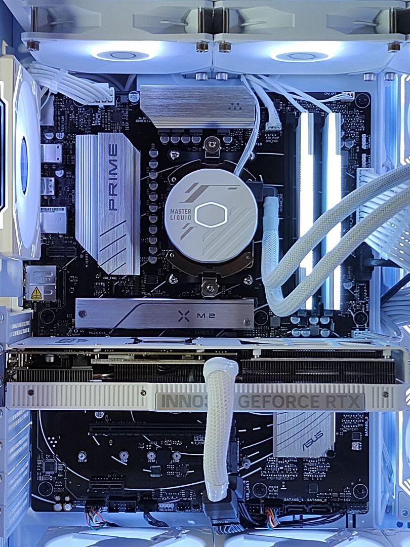 【新品即納LEDゲーミングPC】Ryzen7 9700x RTX5070