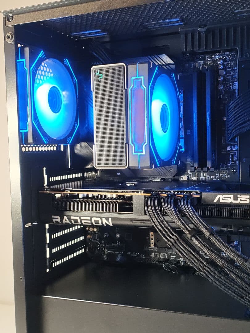 【即納中古LEDゲーミングPC】Ryzen7 9700x RX9070XT